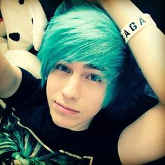 Featured image of post Cute Guys With Blue Hair