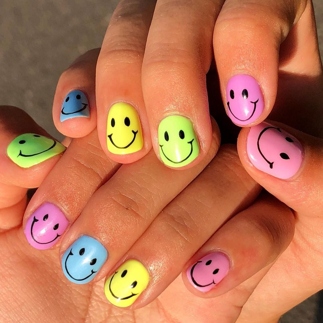 Featured image of post Smiley Face On Nail
